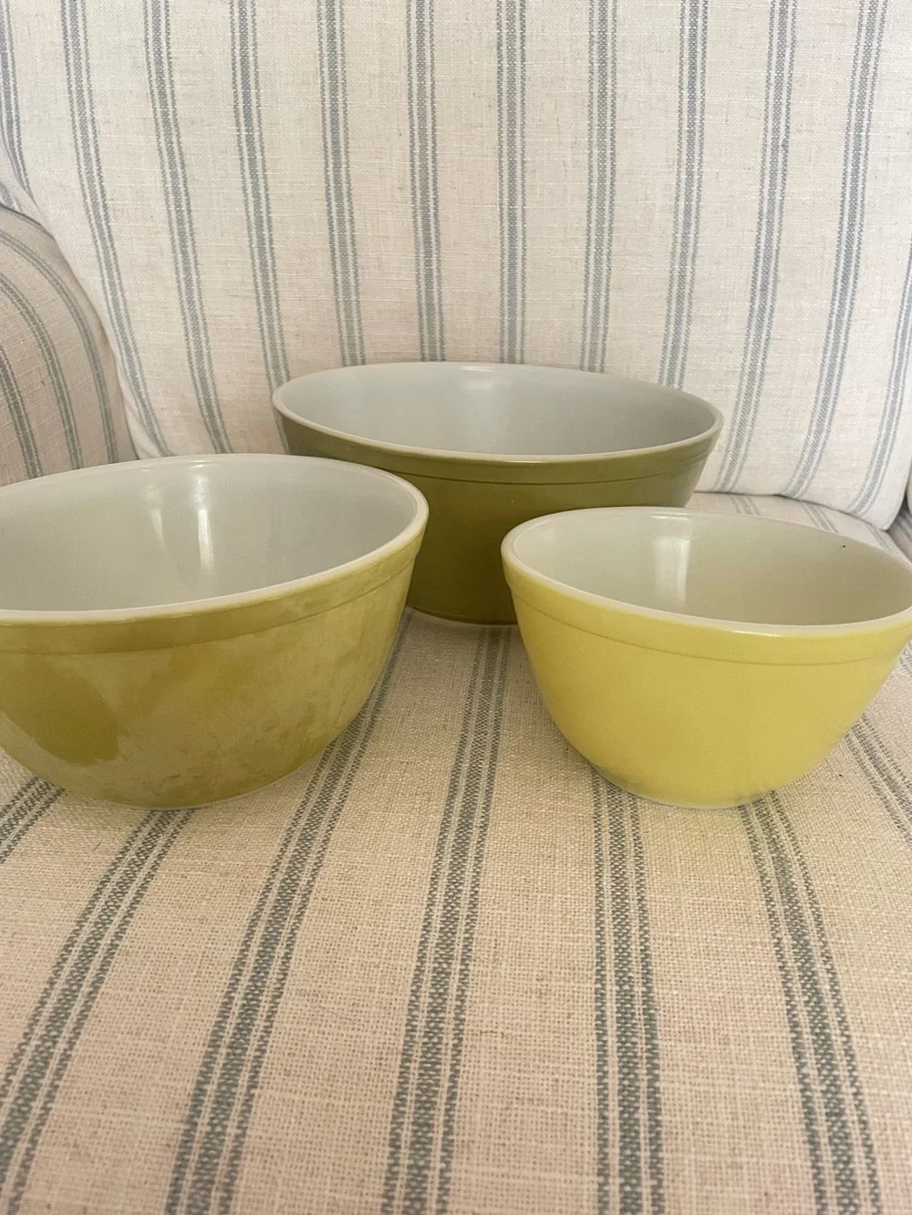 Pyrex Vintage 60s Nesting Mixing Bowls Set in Verde Avocado Green 401 402 & 403